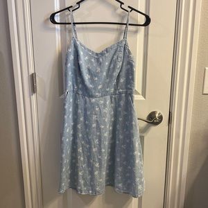 Blue and white flower dress . With detail in the back. Has pockets!